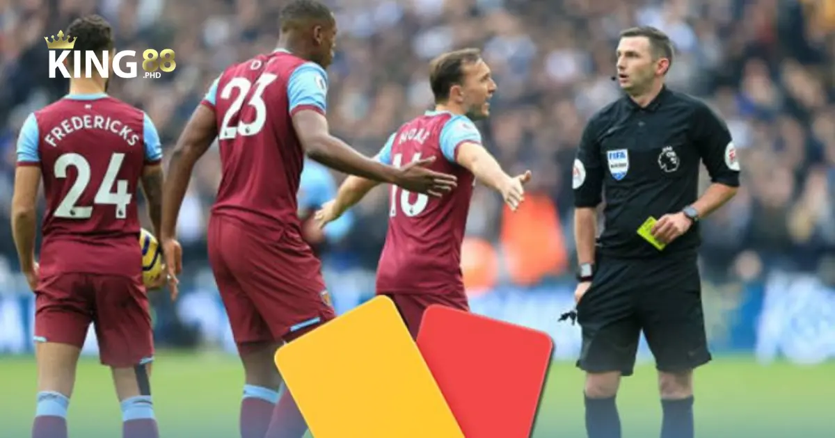 Cách theo dõi trọng tài & đội bóng để dự đoán số thẻ phạt